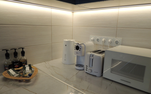 Umnaya S Alisoy Na Tsvetnike Flat