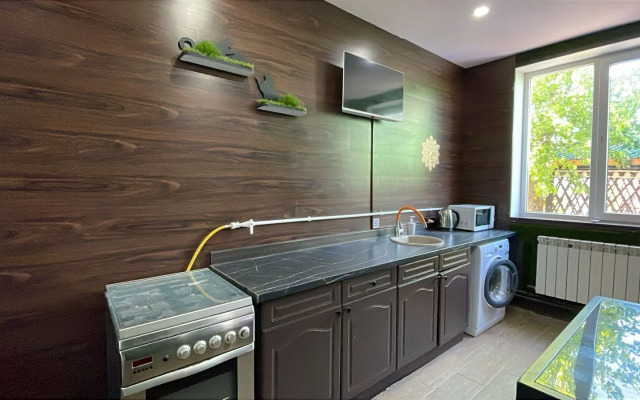 Otlichny Dvukhetazhny s Mangalom i Baney Ryadom s Prudom Private House