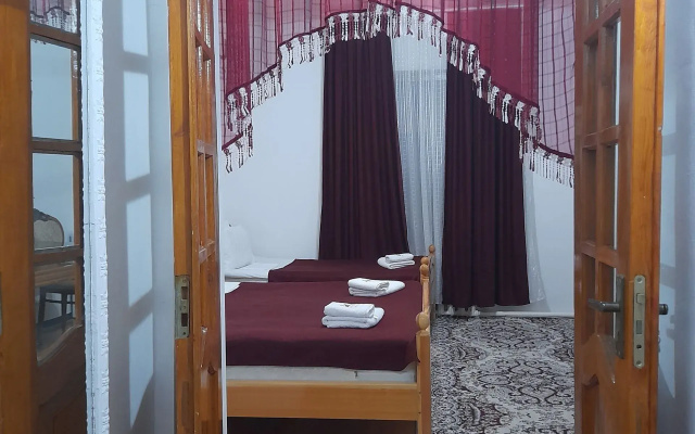 Butik-otel' Parvina  in old city