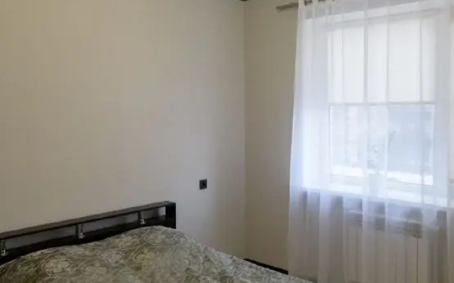 Na Ulitse Rogozhnikova 13 Apartments