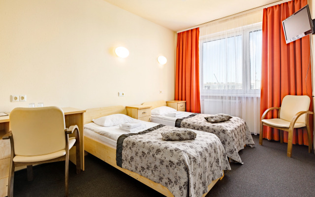 Hotel East Time