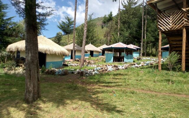 Maverick Camp Rondavels and Homestay Guest house