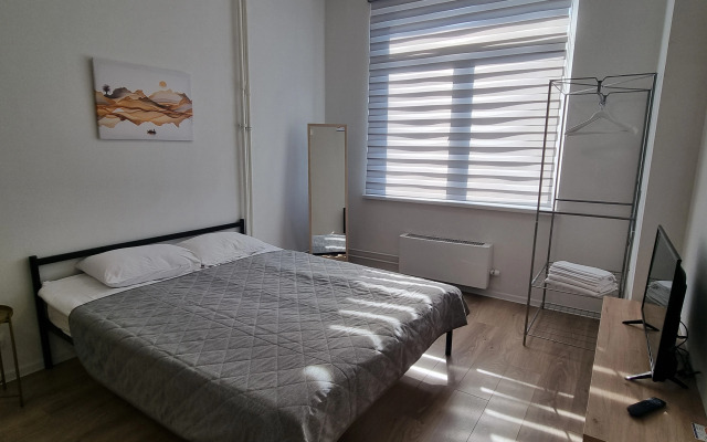 Na pereulke polimerniy Flat