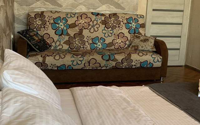 Квартира Счастливая Матрешка на Дежневцев 5