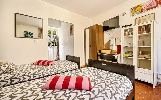 Precheurs Studios Apartments