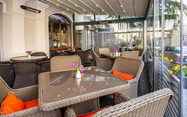 City Avenue Hotel