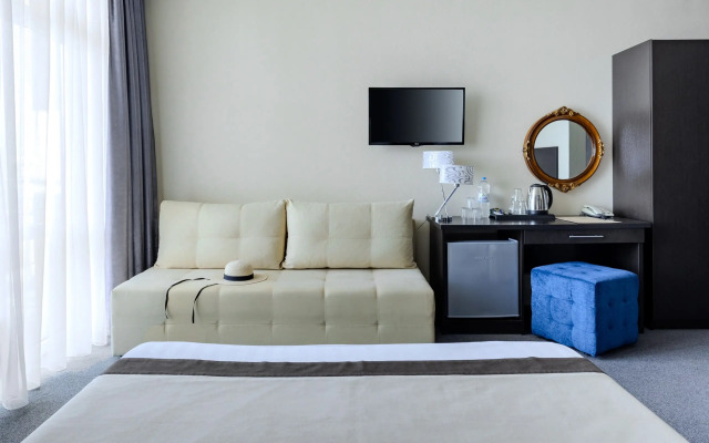 Avrora Hotel