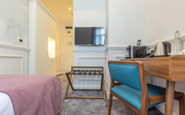 Отель Public House