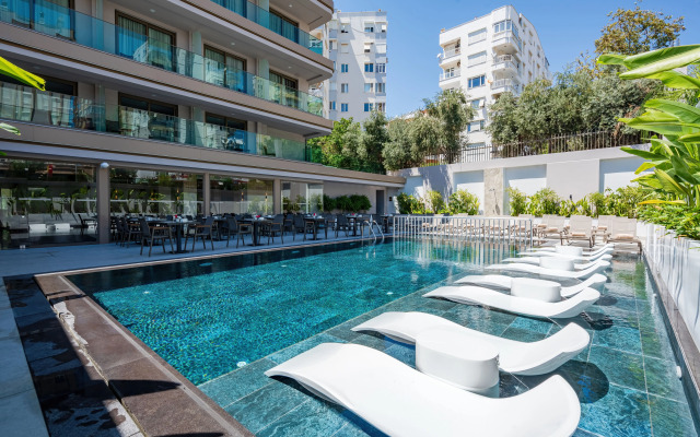 Awen Hotel Lara