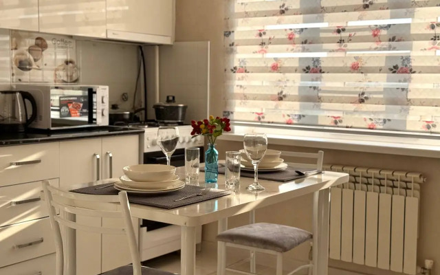 Uyutny Apartament v Bishkeke na Molodoy Gvardii 94 Flat