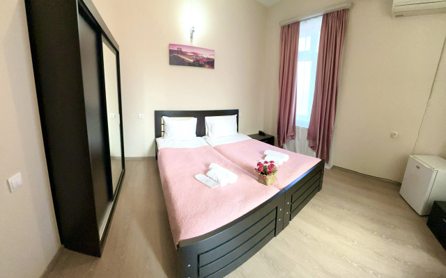 Qeroli old town Hotel