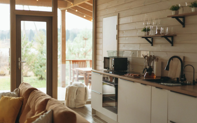 Частный дом с баней и чаном у воды и леса