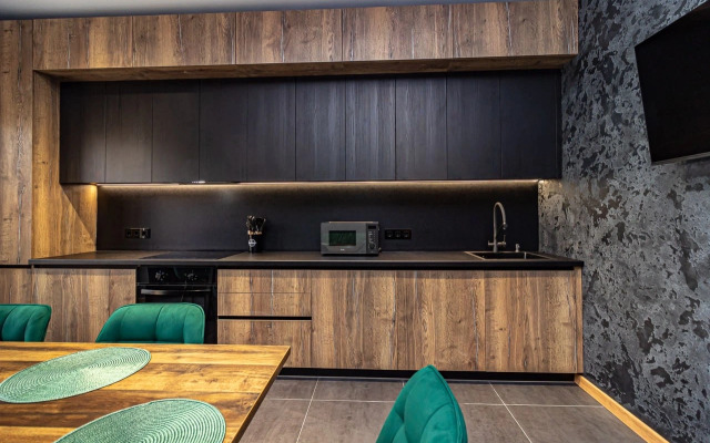 Частный дом с беседкой баней и чаном