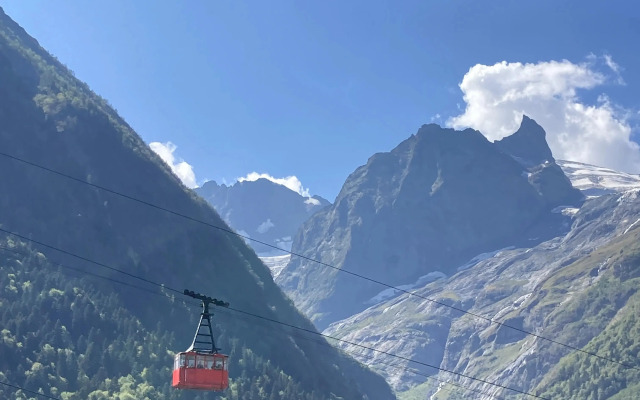 Апартаменты Евродвушка в центре Домбая