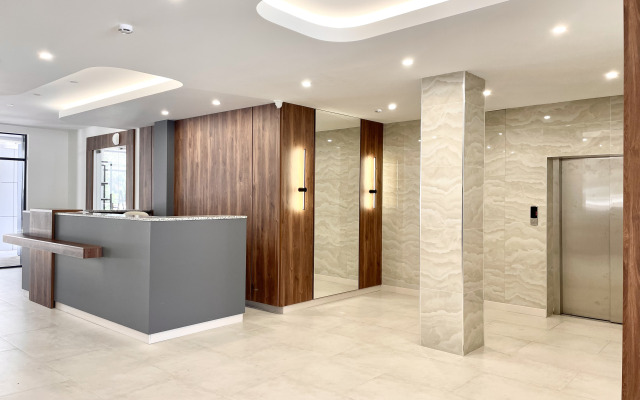 S basseynom u morya Apartment
