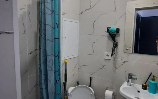 Квартира cтудия в новoм домe c новым ремонтoм