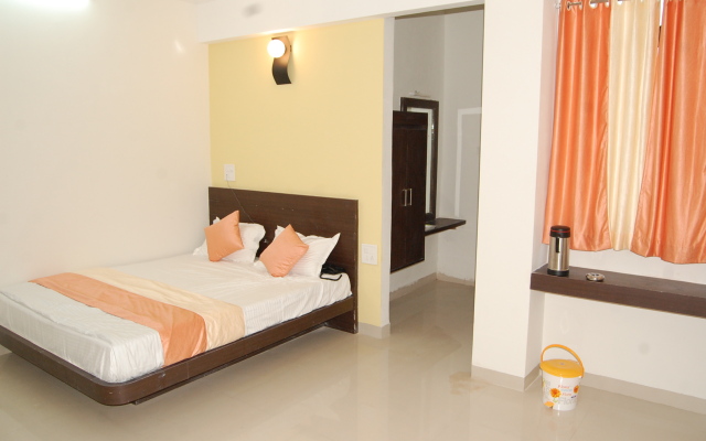 Отель Parth Executive