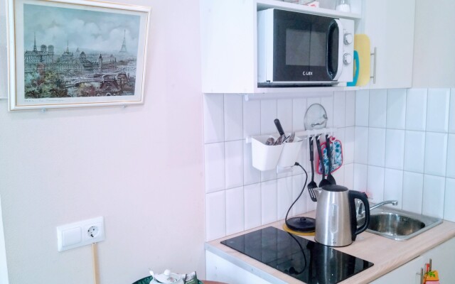 Studiya nedaleko ot Avrory Flat