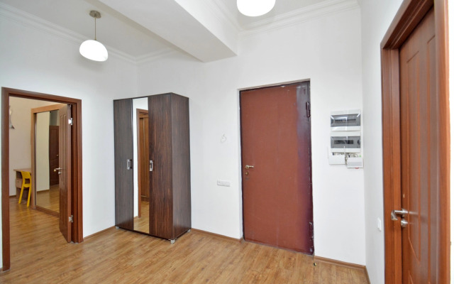 Trekhkomnatnaya Prostornaya na Severnom Prospekte, Hh556 Flat