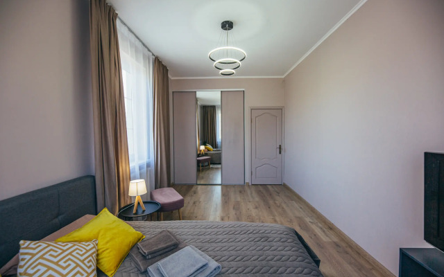 V Tsentre Goroda S Zelenym Sadom Private house