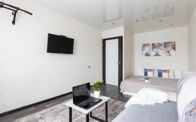 Dvushka s Izolirovannymi Komnatami, 5 Minut do Zolotoj Nivy Flat