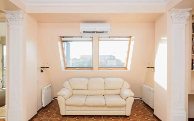 Dvukhkomnatnaya S Vidom Na More Flat