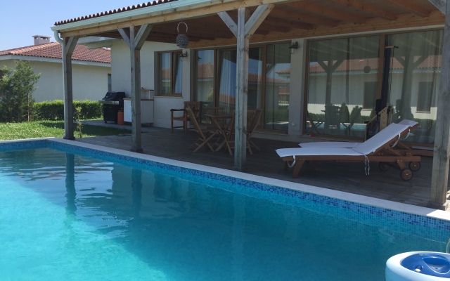 White House Family Villa With A Pool 1