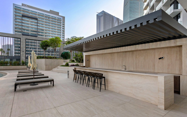 Modern Studio at Paragon Apartments