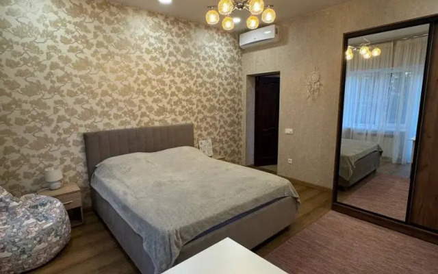 S Basseynom I Baney Private House