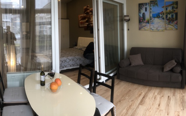 U Chernogo Morya Apartaments