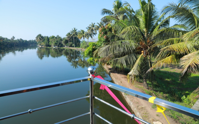 Sreekrishna 3 Bedroom Private Houseboat Hotel