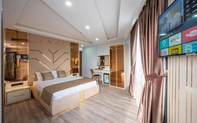 Luxury Airport Hotel by Zazzoni