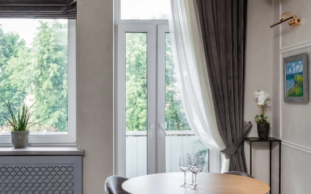 Lux na Ploschadi Pobedy Apartments
