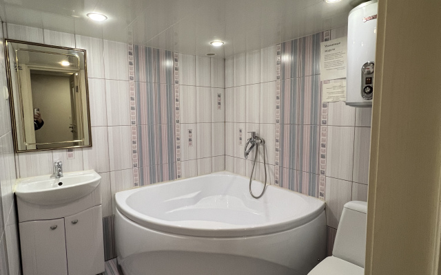 Standart s vannoj LeoHotels na Suvorovskom Apartment