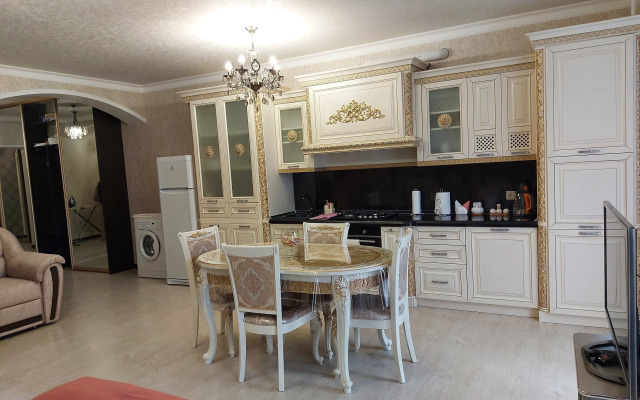 Апартаменты 5 Звезд на Шамиля Джикаева 5А-2