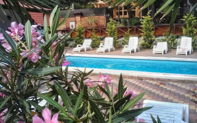 Mozhzhevelovy Park Hotel