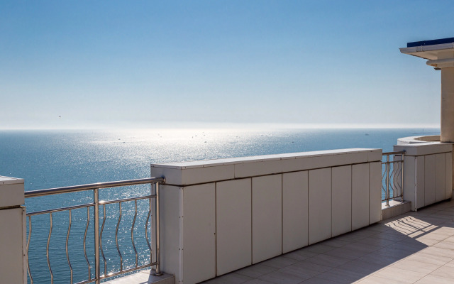 Квартира трехкомнатная с прямым видом на море