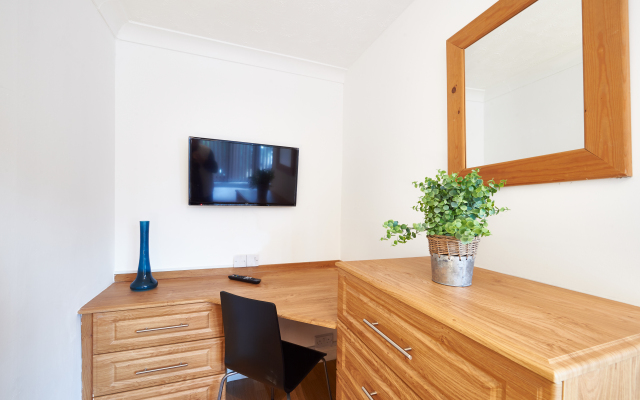 Furzton Serviced Houses - Shortstay MK Guest House