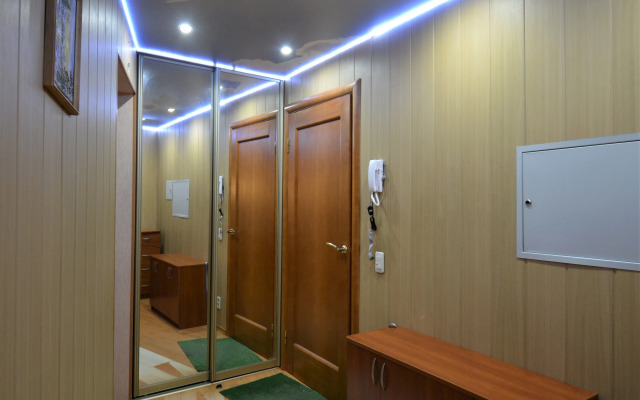 Квартира трёхкомнатная с двумя уборными лифтом и балконом