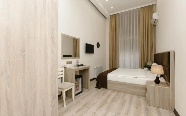 Deluxe City Boutique