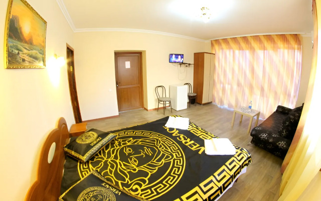 V Gostevom Dome ochag Living quarters
