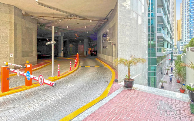 Bnbme DAMAC Waves Tower, 3 BDR Maids Apartments