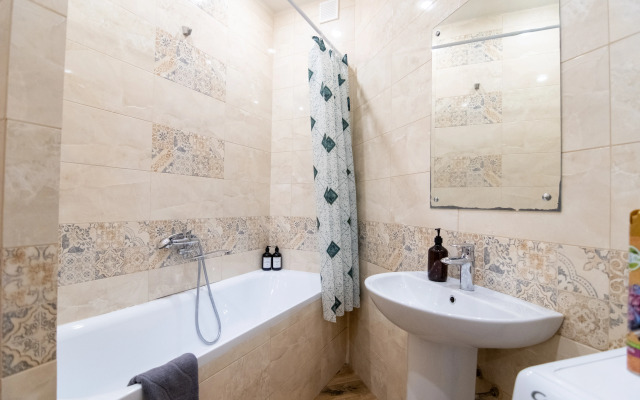 V tsentralnom rayone na troikh Apartments