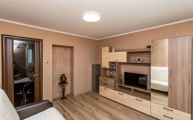 Na Ulitse Tolstogo 43A Flat