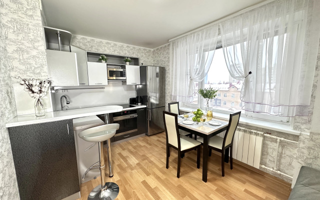Odnokomnatnaya Dlya Komandirovki I Semeynogo Otdykha S Bolshoy Kukhney Flat
