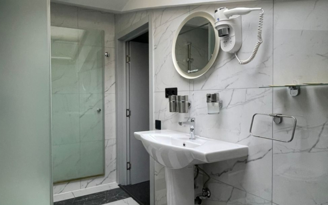 Living quarters Pug on Rubinstein