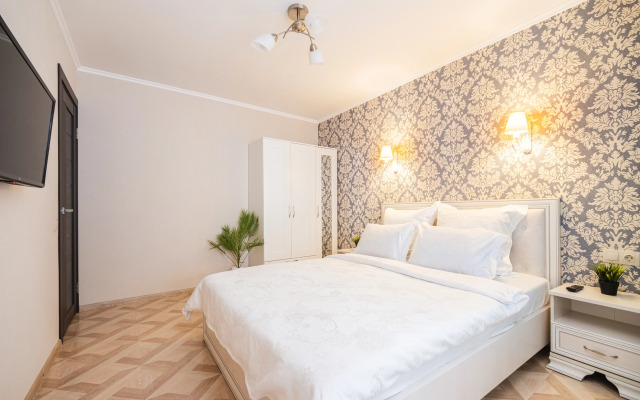 Vozle ZhD vokzala Flat