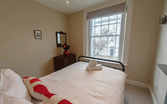 Historic Winchester Apartment