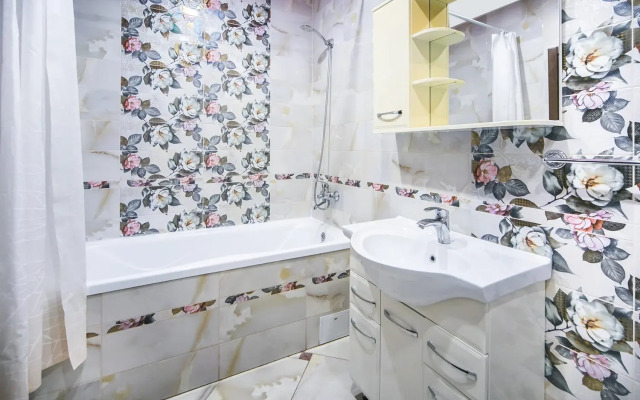3-bedroom on Derzhinskogo Avenue 22 Center Apartments