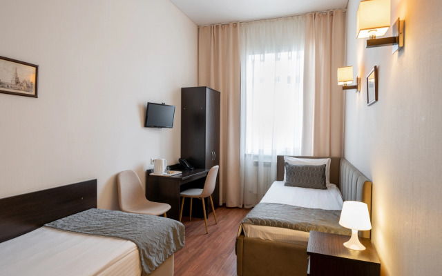Maksim Gorykiy Hotel
